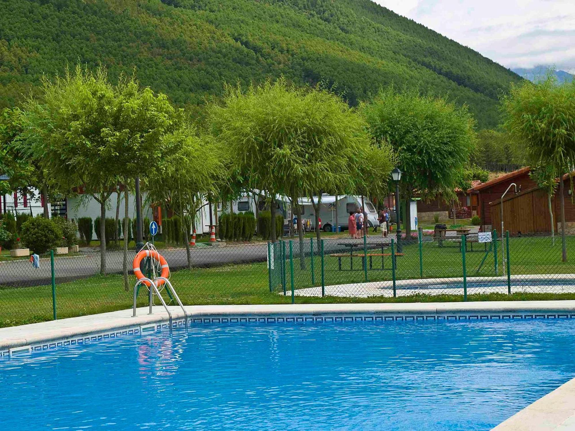 Camping Valle De Tena ซาบิญานิโก ภายนอก รูปภาพ